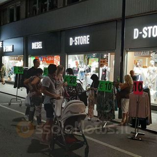 Ultima chiamata per i saldi in città: il 21 e 22 agosto serate di &quot;Fuori Tutto&quot;
