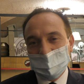Nuova ordinanza di Cirio, mascherina obbligatoria all'aperto. Il governatore invita a fare tamponi prima dei pranzi e delle cene di Natale