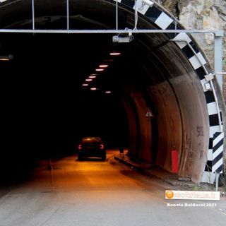 I ciclisti si lamentano: pericolosa la galleria dei Gozzi