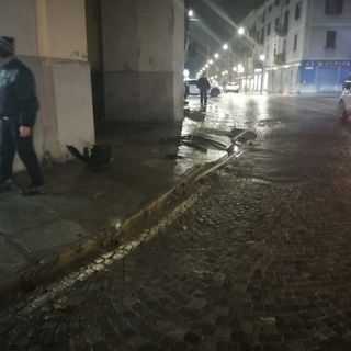 Auto pirata crea il panico in pieno centro a Domo
