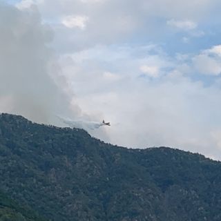 Incendio tra Cosasca e Beura, ancora in azione elicottero e Canadair