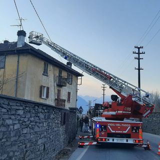 Domo, incendio in una casa di via Piave
