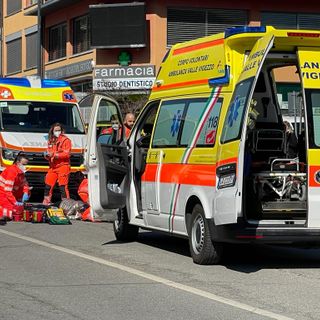 Donna investita mentre attraversa la strada davanti all'ospedale