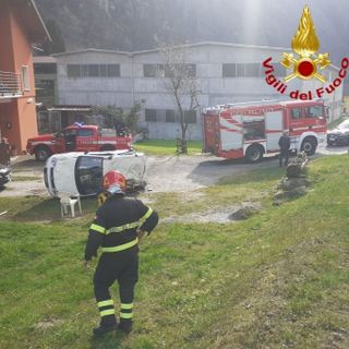 Scontro tra due auto a Varzo: intervengono i Vigili del Fuoco