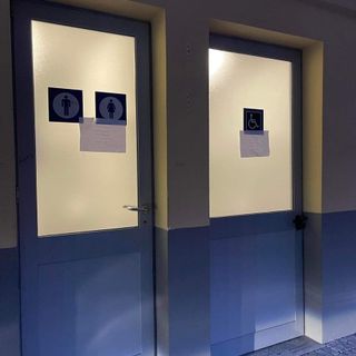 Code a Iselle, un lettore segnala: &quot;Vergognoso che non sia stata riparata la toilette della stazione&quot;