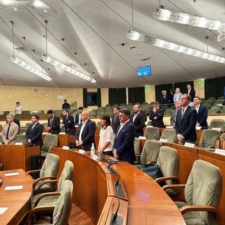 In Consiglio regionale un minuto di silenzio per Berlusconi: “Ha stravolto il modo di fare politica”. FOTO e VIDEO