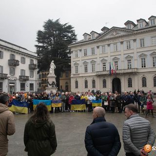 Ucraini in piazza ad un anno dall'inizio del conflitto FOTO