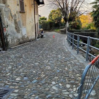 A Bracchio proseguono i lavori di ripristino degli acciottolati