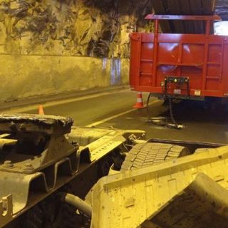 Autoarticolato perde il rimorchio in galleria a Varzo: si procede a senso unico alternato