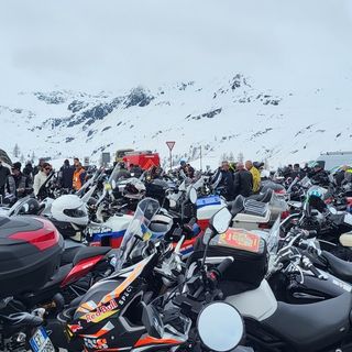 Tante moto al Sempione per la tradizionale benedizione