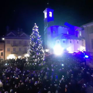 L'albero di Natale di Santa Maria è stato acceso, al via gli eventi dei tanto attesi Mercatini FOTO E VIDEO