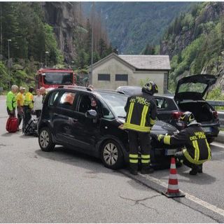 Schianto alla Galleria delle Casse in Formazza, una donna elitrasportata in ospedale