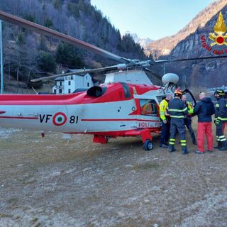 Elicottero Drago recupera 3 rocciatori e 5 escursionisti smarriti in valle Antigorio. VIDEO