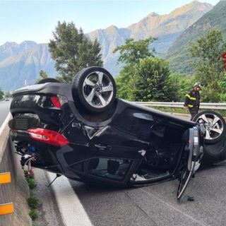 Ancora un incidente in superstrada, auto si ribalta poco dopo lo svincolo di Villa
