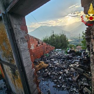 Trontano, fabbricato rurale distrutto dalle fiamme