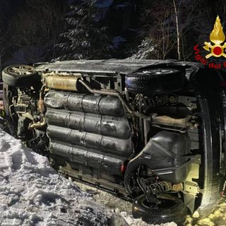 Auto si ribalta in Valle Formazza per il fondo stradale reso scivoloso dalla neve