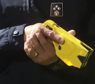 Il taser di cui sarà presto dotata la polizia municipale domese