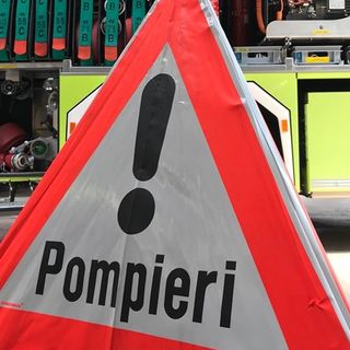 Non solo maltempo in Canton Ticino: incendio nella notte in una palazzina ad Agno. Evacuati gli otto inquilini