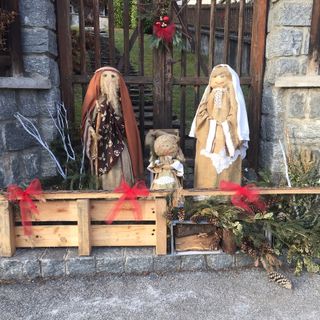 Coimo si prepara al Natale: torna la tradizione dei presepi