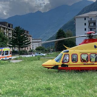 Villadossola, solo qualche contusione per la donna e il figlio caduti dal balcone