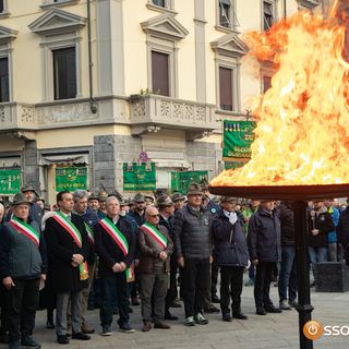Le Penne Nere sfilano in cittá, domani al via le gare di slalom gigante a Domobianca FOTO E VIDEO
