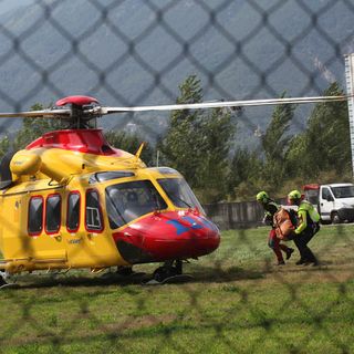 Cade da un ponteggio a Pieve, grave un 41enne