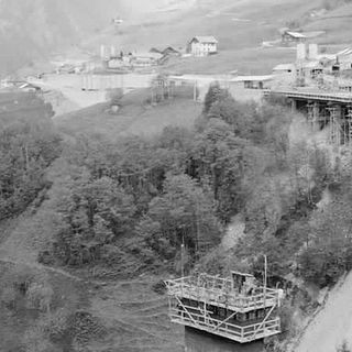 L'ardimentosa costruzione del viadotto che collega la strada statale 27 al raccordo coperto che porta al traforo