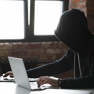 Cybercrime e truffe finanziarie: al via a Verbania la formazione per la Polizia di Stato