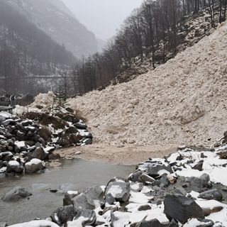 Valanghe a Paglino, strada internazionale chiusa FOTO E VIDEO