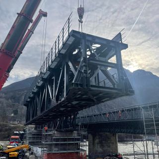 Varata la seconda campata del ponte della Vigezzina, Borghi: "Opera significativa"