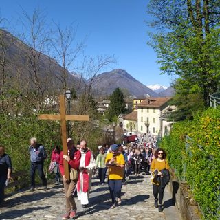 Al Calvario la Via Crucis del vicariato dell'Ossola FOTO