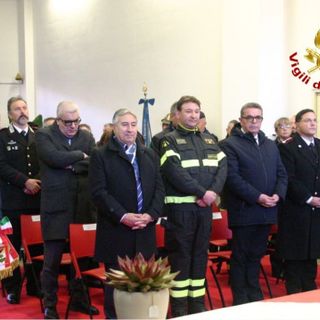 Il comando dei vigili del fuoco in festa per Santa Barbara FOTO