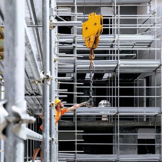 Boom dei costi e pagamenti in ritardo: le imprese edili scontano la frenata dei bonus e la crisi di vocazione