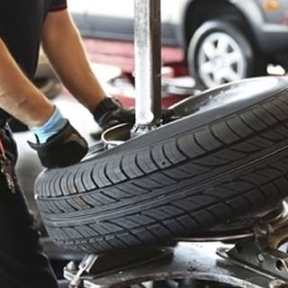 Da oggi un mese di tempo per montare le gomme invernali: l'obbligo scatterà il 15 novembre