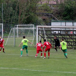Una partita interna del Vogogna, nel riquadro Michael Nino e Cesare Rampi Una partita interna del Vogogna, nel riquadro Michael Nino e Cesare Rampi