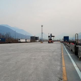 Nella foto: Cargobeamer, il primo treno intermodale partito da Domo 2