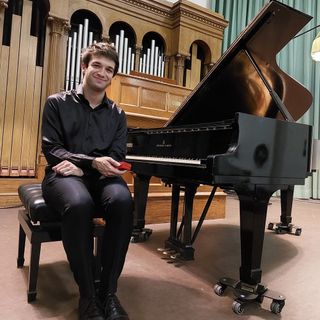 Un anno di straordinari successi per il pianista ossolano Amir Salhi