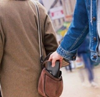 Eventi all'aperto in Ticino: i consigli della polizia per prevenire borseggi e furti