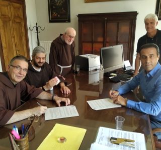 Firmato il contratto di comodato tra Comune e Ordine dei Frati per il posteggio di fronte alla chiesa della Cappuccina