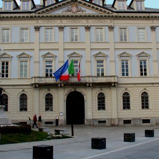 Domodossola, un municipio 'tinto' di rosa