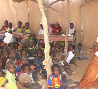 Giovedì 27 i bambini della scuola primaria di Domo doneranno i loro disegni per Rice Against Hunger