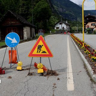 Strada statale con deviazione a Premia