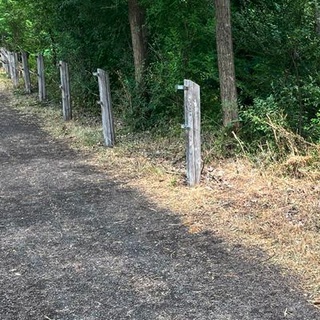 Pallanzeno, rubate le traverse della staccionata della ciclabile