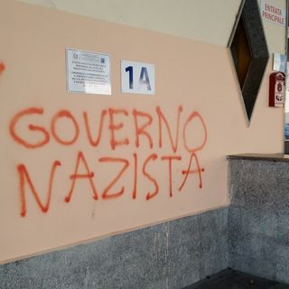 Anche la Digos indaga sul vandalo 'no vax' alla media 'Bagnolini'