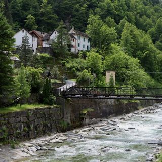 Il ponte che attraversa il torrente Diveria a Iselle