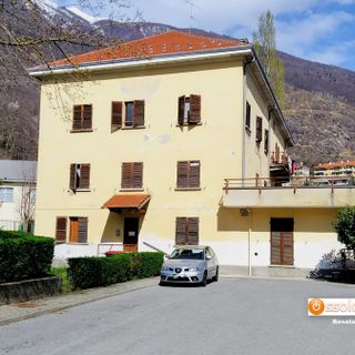 Nella foto: l'ex convitto a fianco del municipio a Villadossola