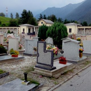 Anticipata alle 7 l'apertura del cimitero