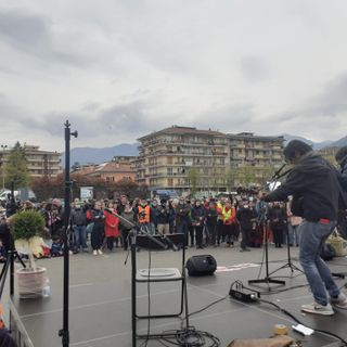 In molti oggi a Verbania per la manifestazione di 'Fuoco Rinascita Vco' FOTO