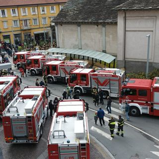 Cominciata la giornata di festa per la consegna dei nove mezzi dei volontari dei vigili del fuoco. FOTO e VIDEO