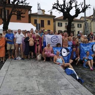 Mergozzo, per i più temerari torna il tuffo nelle acque del lago